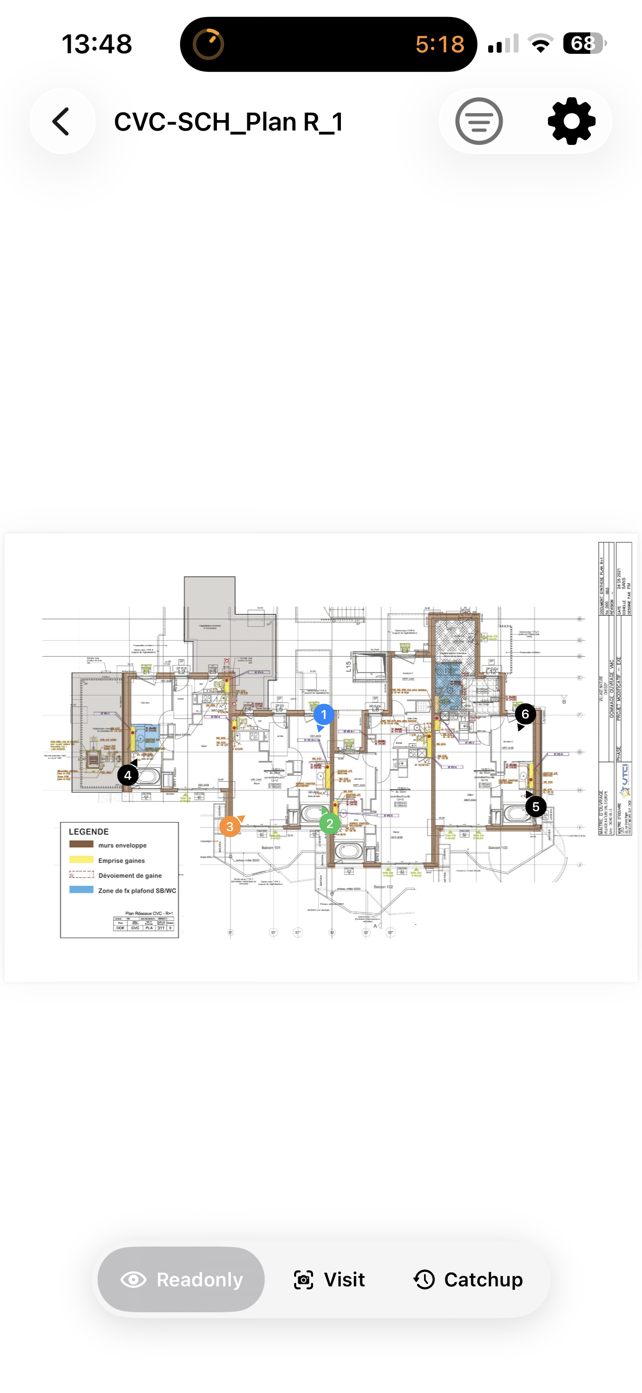 PhotoReport 2026.4 sur iPhone affichant le plan du projet House Renovation avec les mêmes annotations numérotées et colorées que la vue iPad associée, illustrant la synchronisation cloud en temps réel