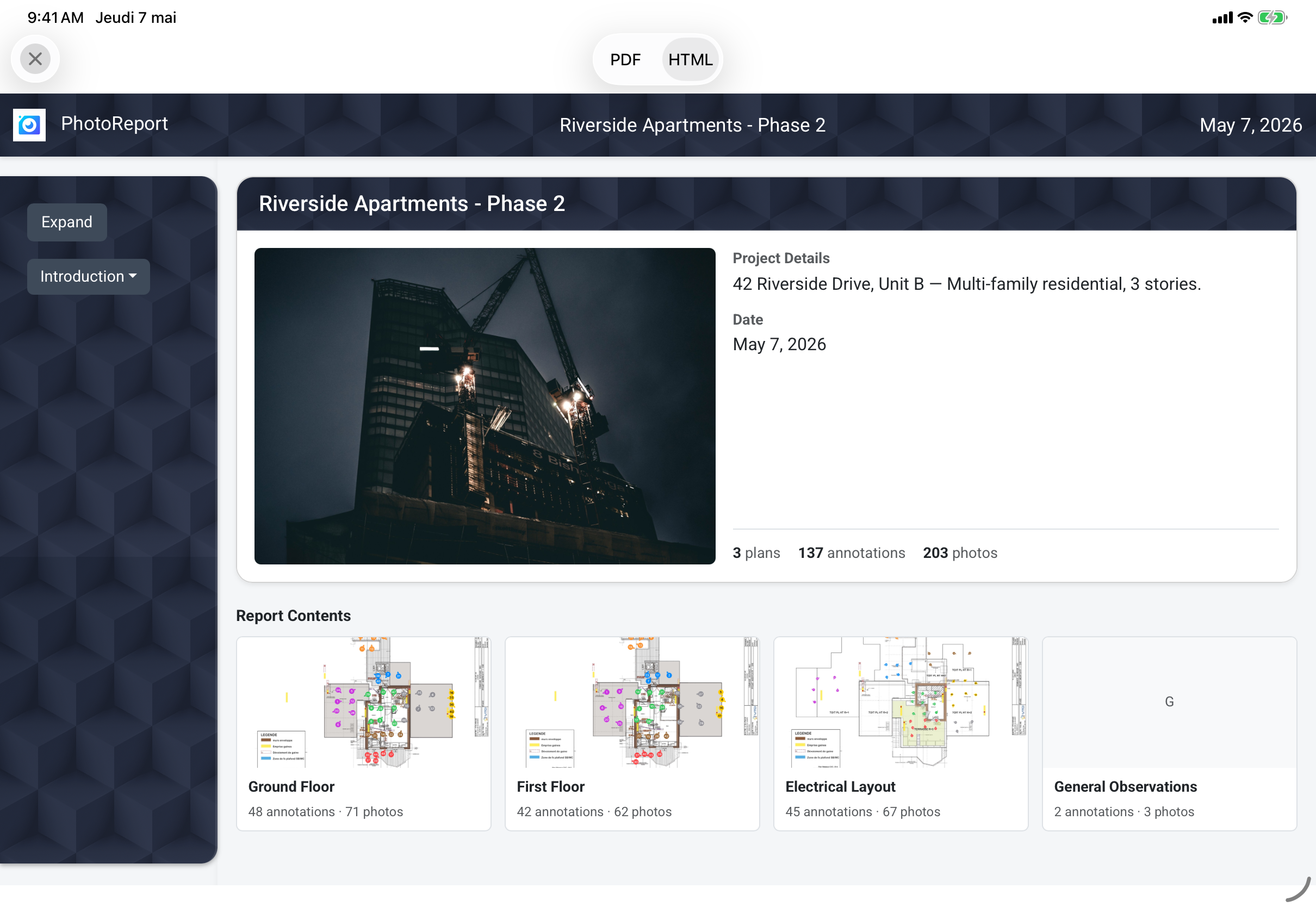 Le même rapport HTML PhotoReport rendu sur iPad et bureau, avec une barre latérale de navigation Introduction et un Sommaire affiché en rangée de miniatures de plans, illustrant le passage fluide du téléphone au bureau